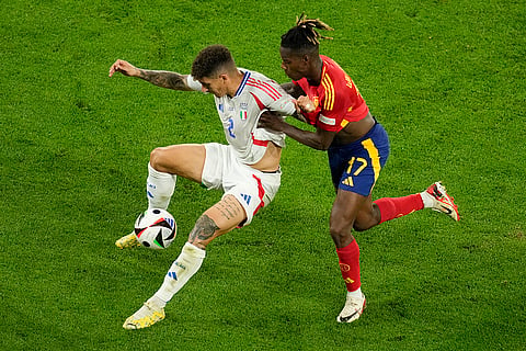 Nico Williams challenges for the ball with Giovanni Di Lorenzo